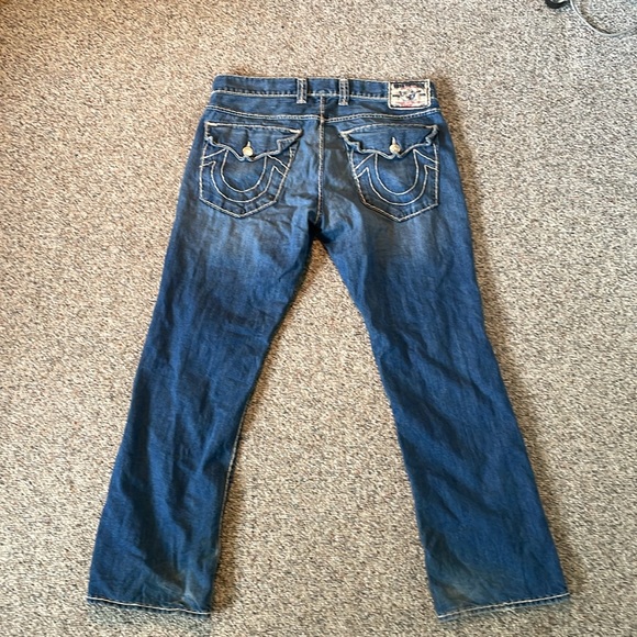 Men’s True religion jeans, white stitching blue denim - Picture 2 of 4